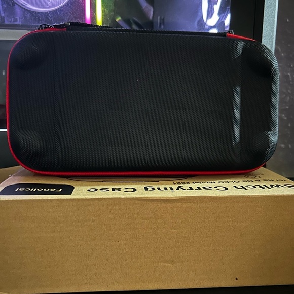 Fenolical Switch Carrying Case - Sleek Black - Picture 4 of 6